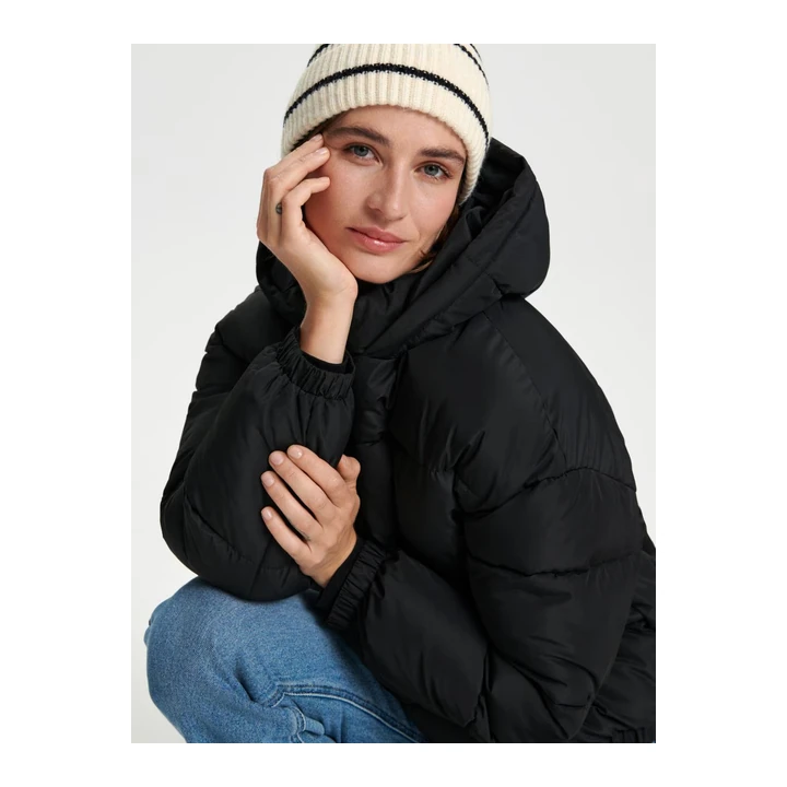 Чорна куртка з капюшоном Sinsay 3578X-99X