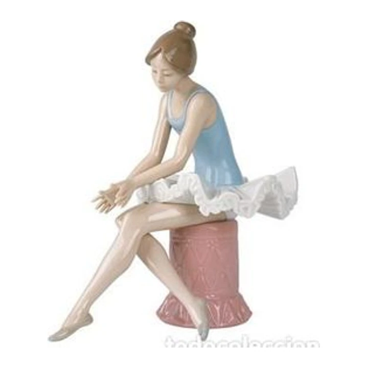 Фарфоровая фигурка Lladro Nao