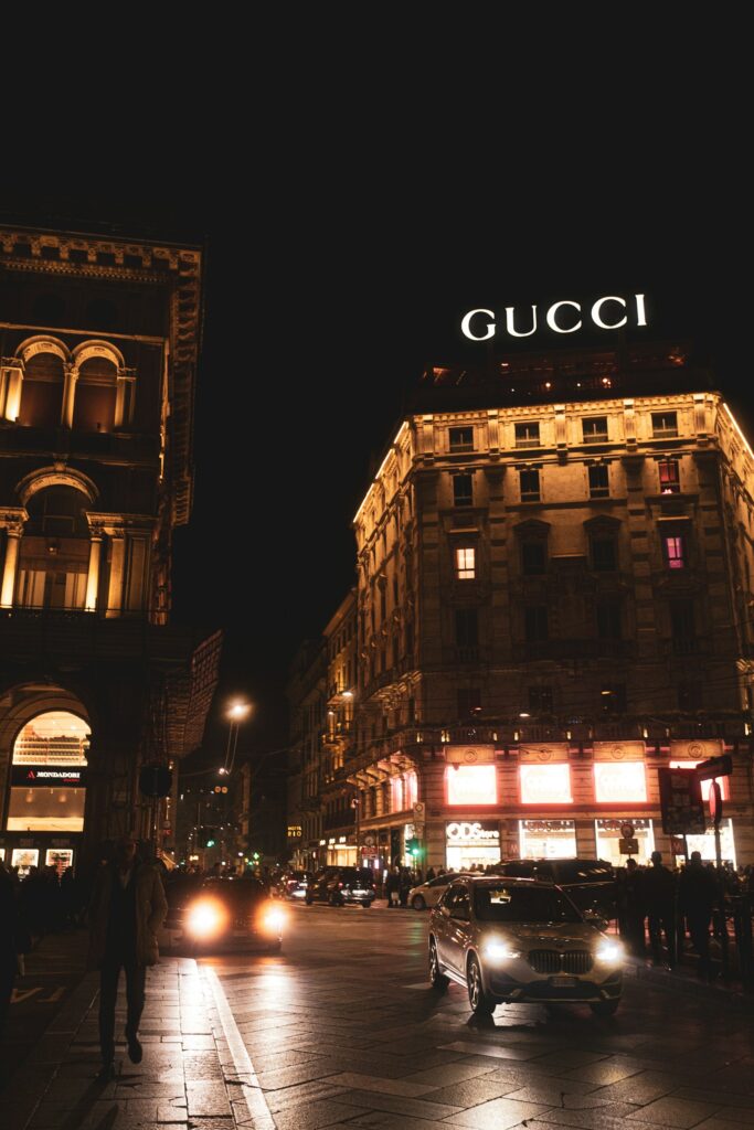 Магазин Gucci у Мілані для каталогу брендів VipBrand