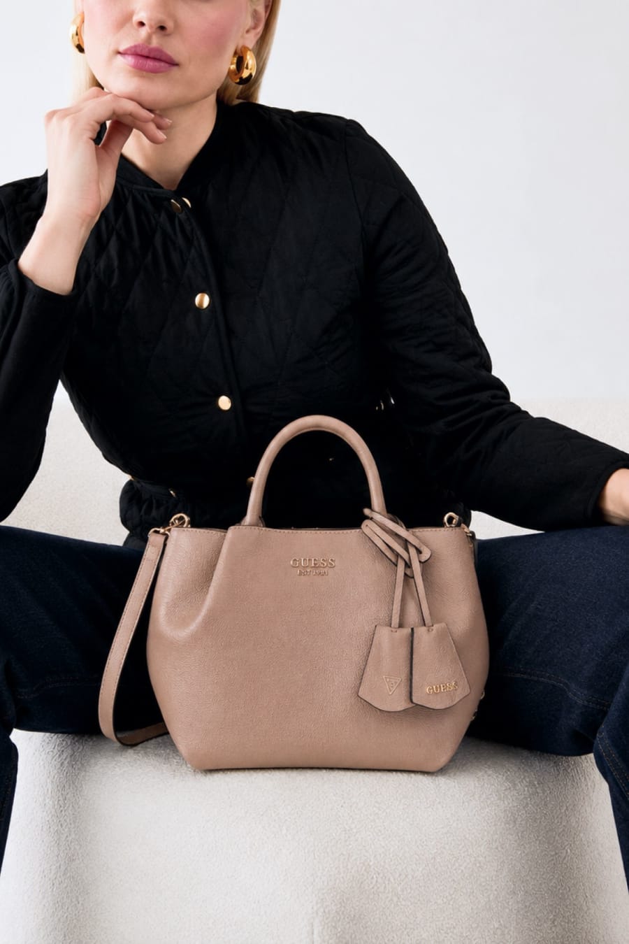 Бежева сумка Guess Amorette