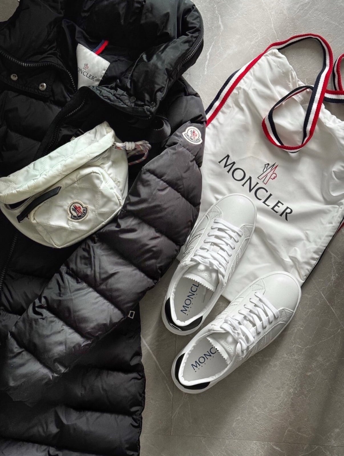 Куртка, сумка та кросівки Moncler