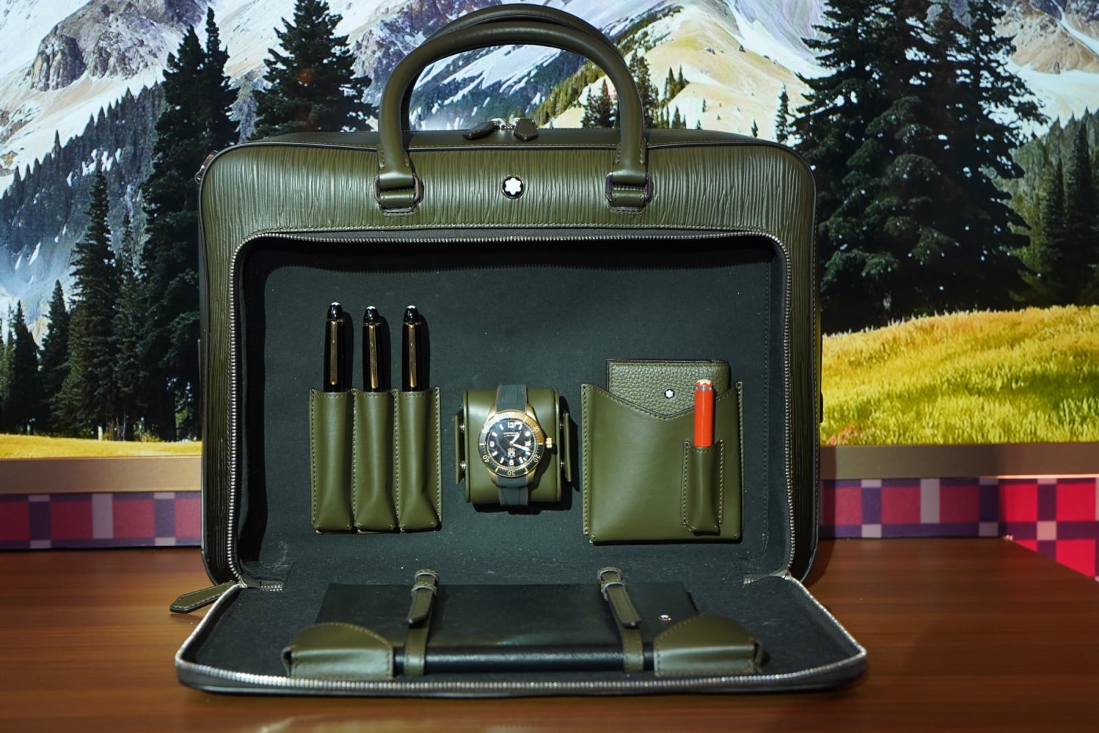 Дорожній футляр Montblanc із годинником та ручками