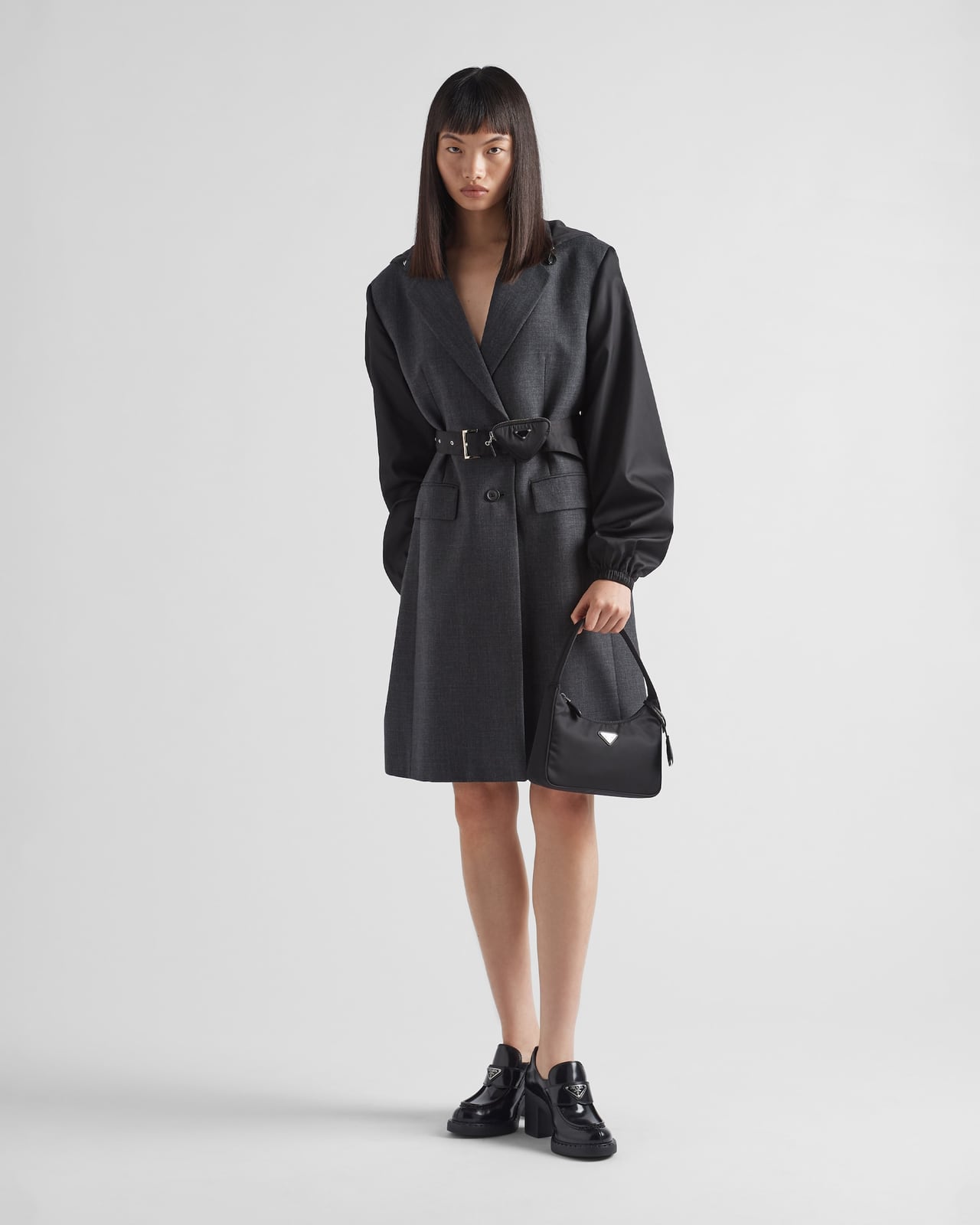 Чорна сумка Prada Re-Edition 2000